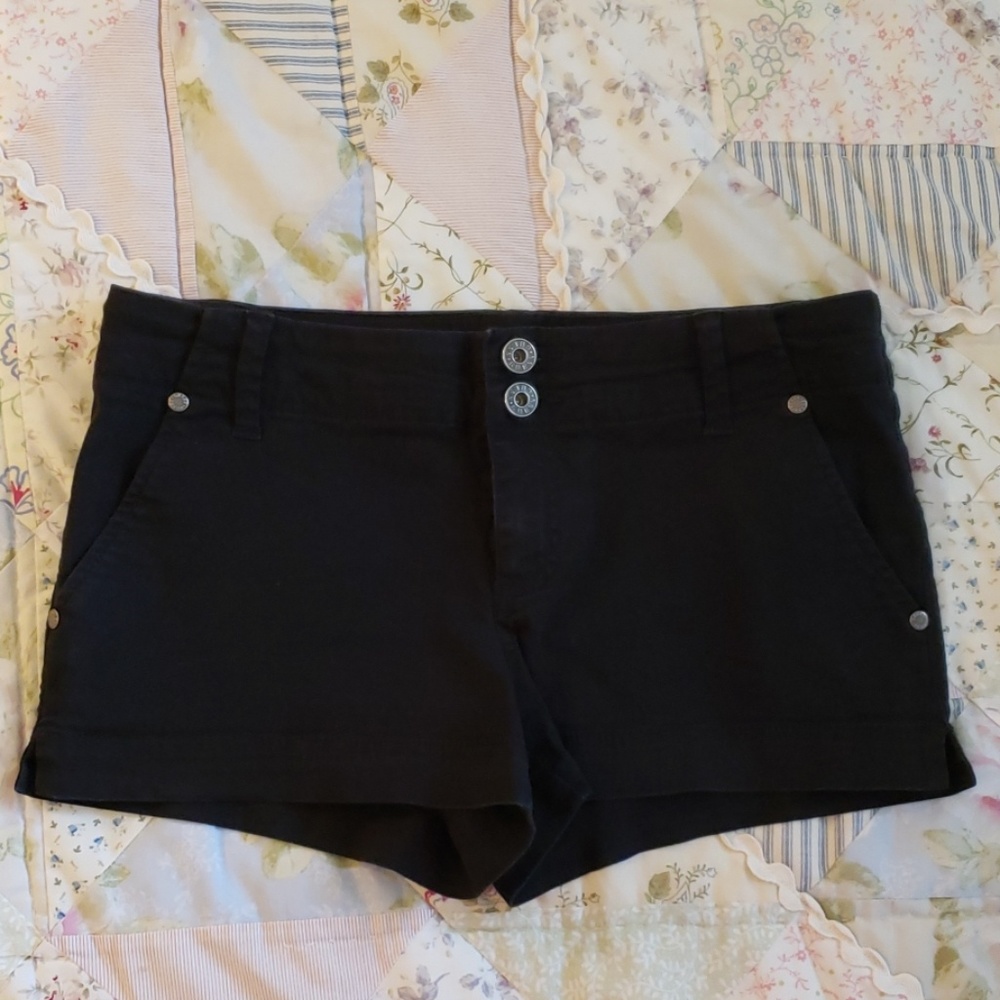 GUESS Women's shorts